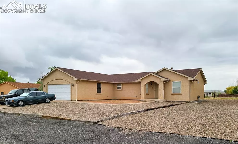 279 S Circle LN, Pueblo West, CO 81007