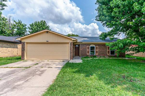 708 Fair Meadows Drive, Saginaw, TX 76179