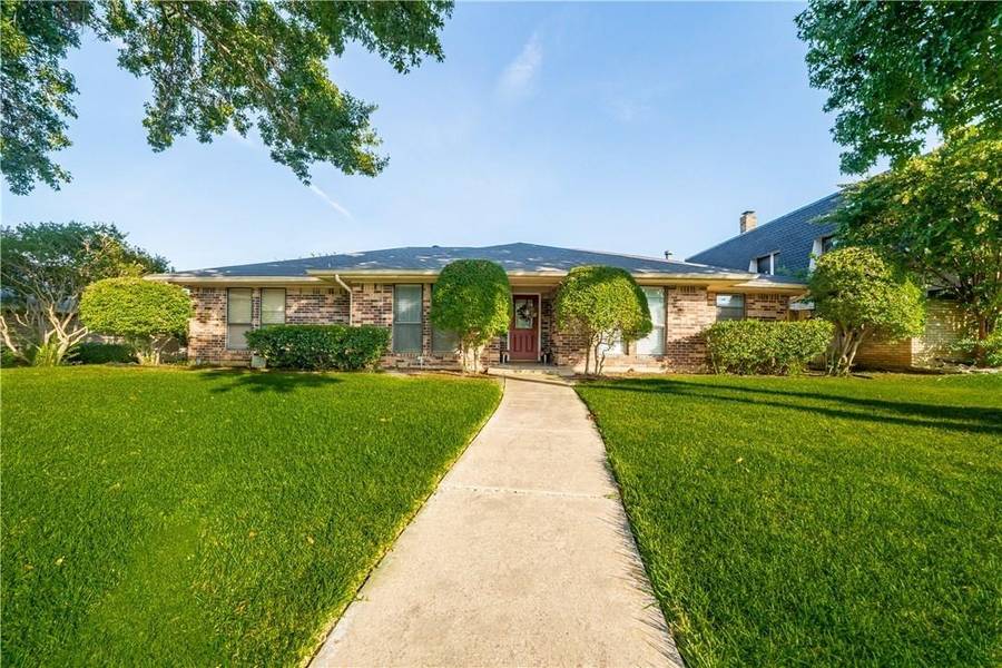 3429 Racquet  Club Drive, Grand Prairie, TX 75052