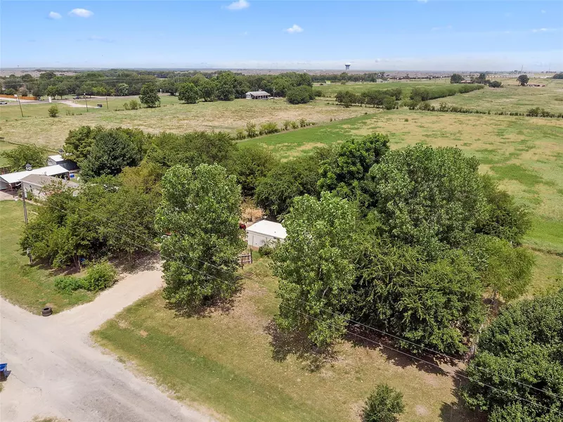 2068 Dove Creek Circle, Aubrey, TX 76227