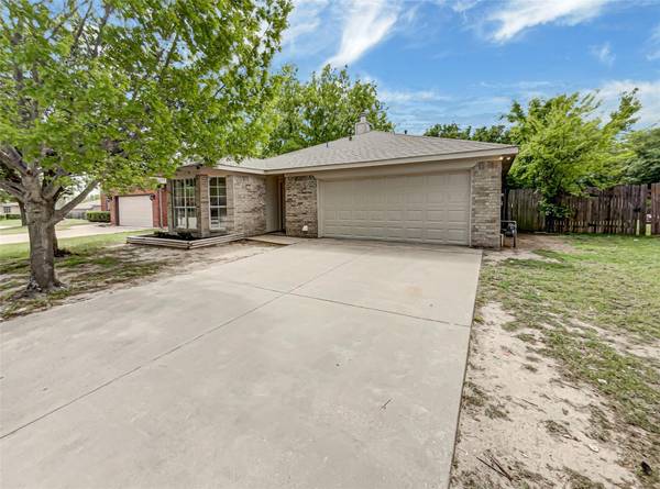 7328 Summerset Drive, Benbrook, TX 76126