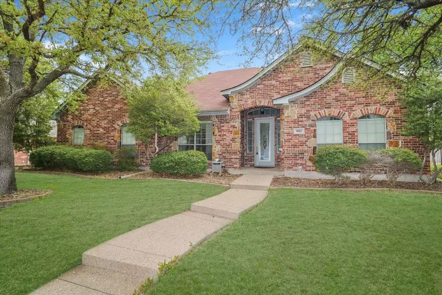 7021 Brierhollow Court, Fort Worth, TX 76132