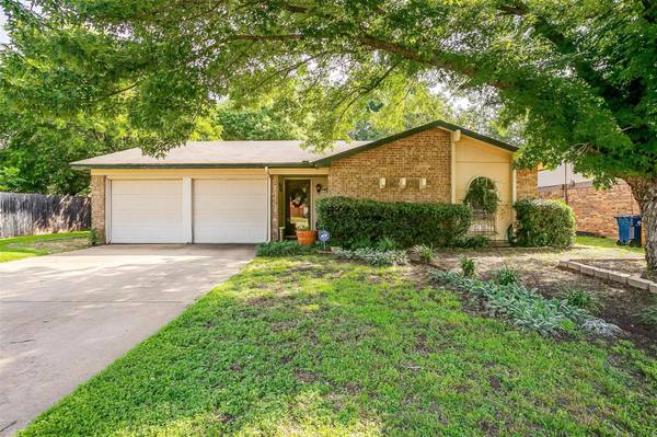 612 NW Ann Lois Lane, Burleson, TX 76028