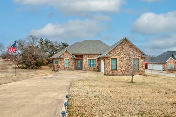 109 Sequoya Drive, Lake Kiowa, TX 76240