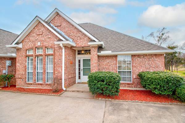 408 Kiowa Drive W, Lake Kiowa, TX 76240