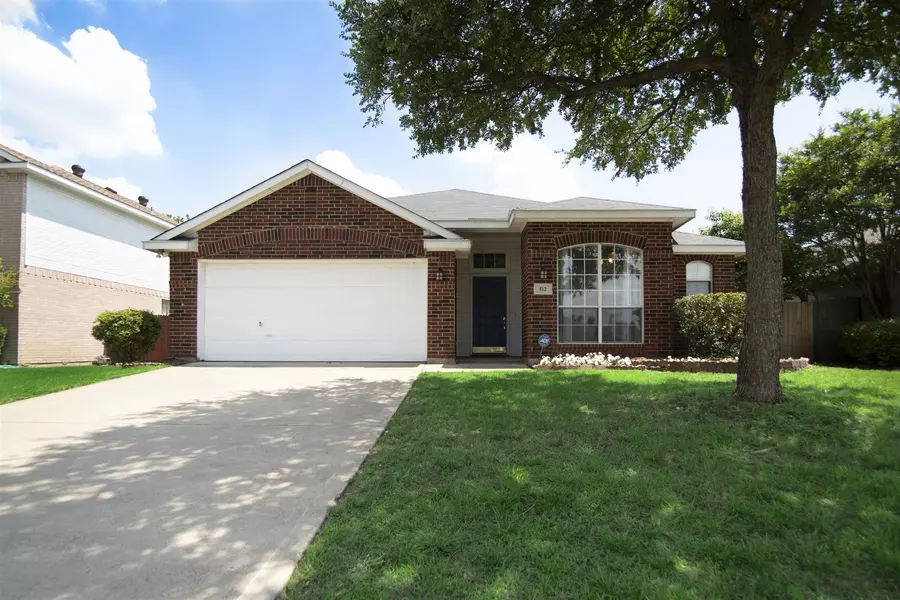 512 Stonewall Drive, Cedar Hill, TX 75104