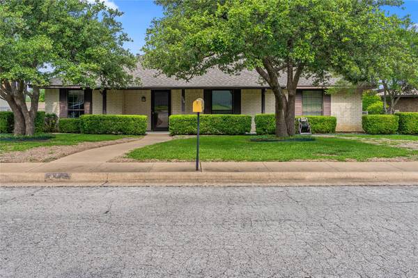 504 Cambridge Drive, Desoto, TX 75115