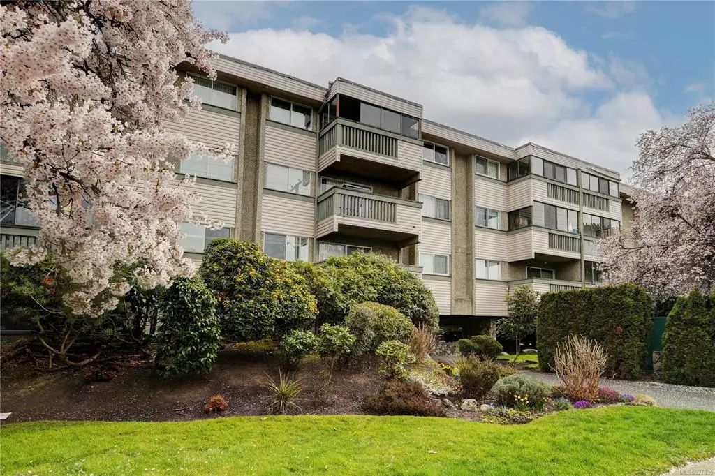 Victoria, BC V8T 2C1,1525 Hillside Ave #404