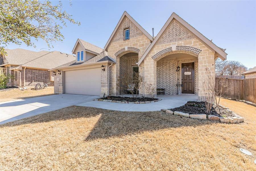 904 Robles Way, Burleson, TX 76028