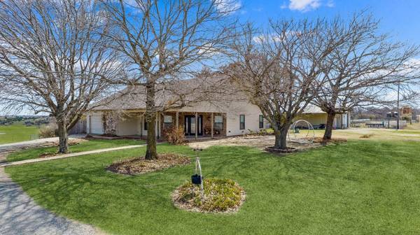 5896 Fm 896 Road, Trenton, TX 75490