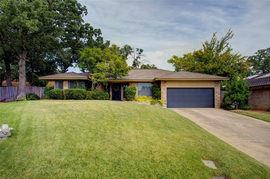 5205 Shady Springs Court, Arlington, TX 76017