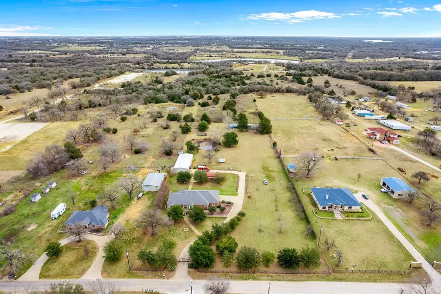 900 Barnes Road, Cleburne, TX 76031