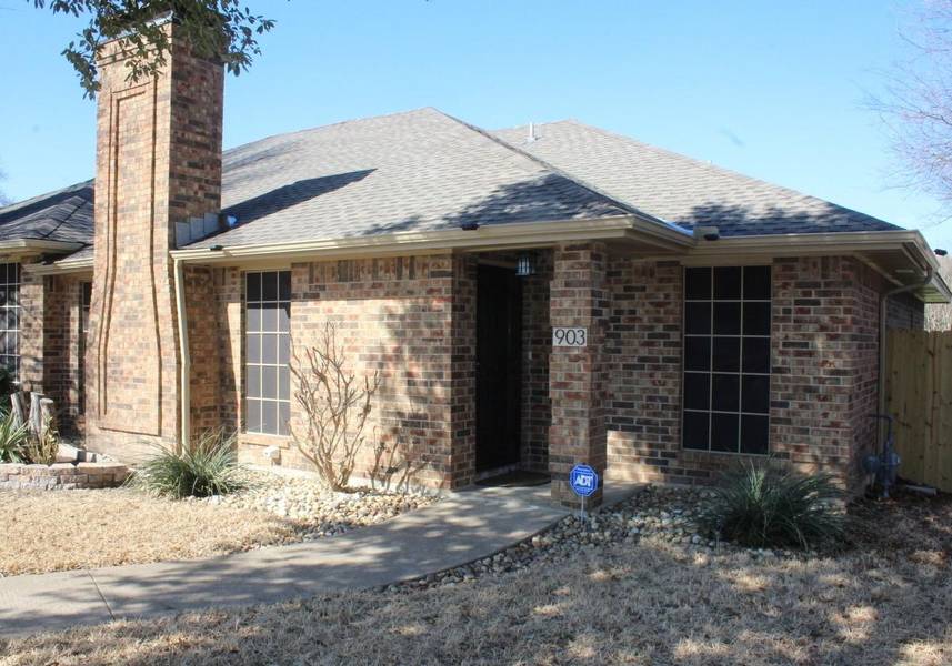 903 Teakwood Lane, Desoto, TX 75115