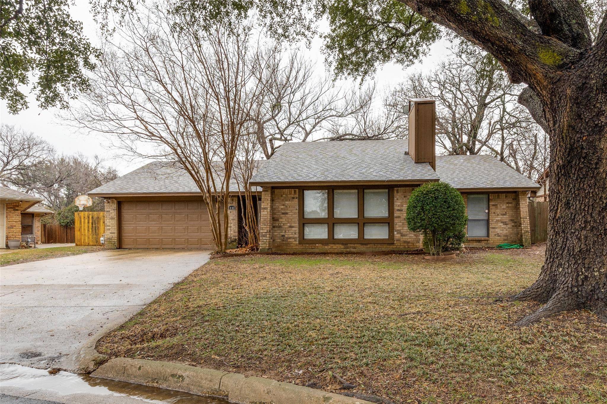 5000 Millsprings Drive, Arlington, TX 76017