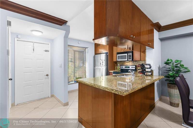 Pompano Beach, FL 33069,709 Gardens Dr  #101