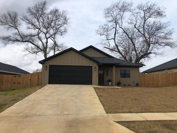 17213 Crossing Circle, Lindale, TX 75771