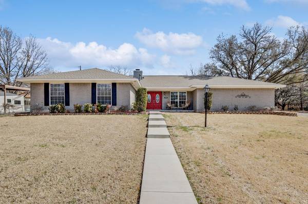 200 Winding Creek Drive, Highland Village, TX 75077