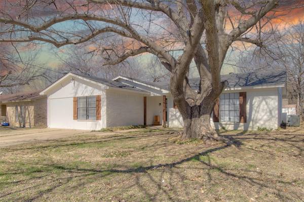 6609 Harrison Way, Watauga, TX 76148