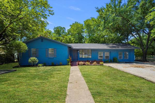 547 E Division Street, Pilot Point, TX 76258