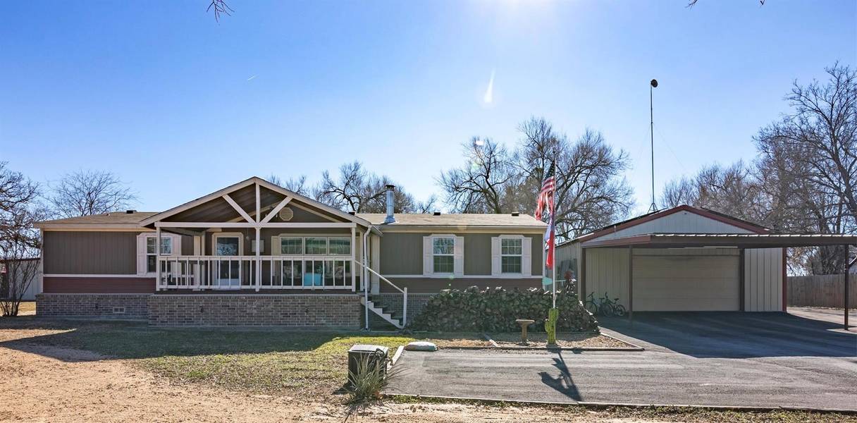 153 W Cottage Grove Avenue, Sunset, TX 76270