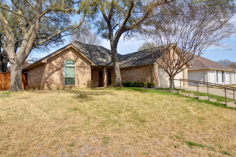 10108 Regent Row Street, Benbrook, TX 76126