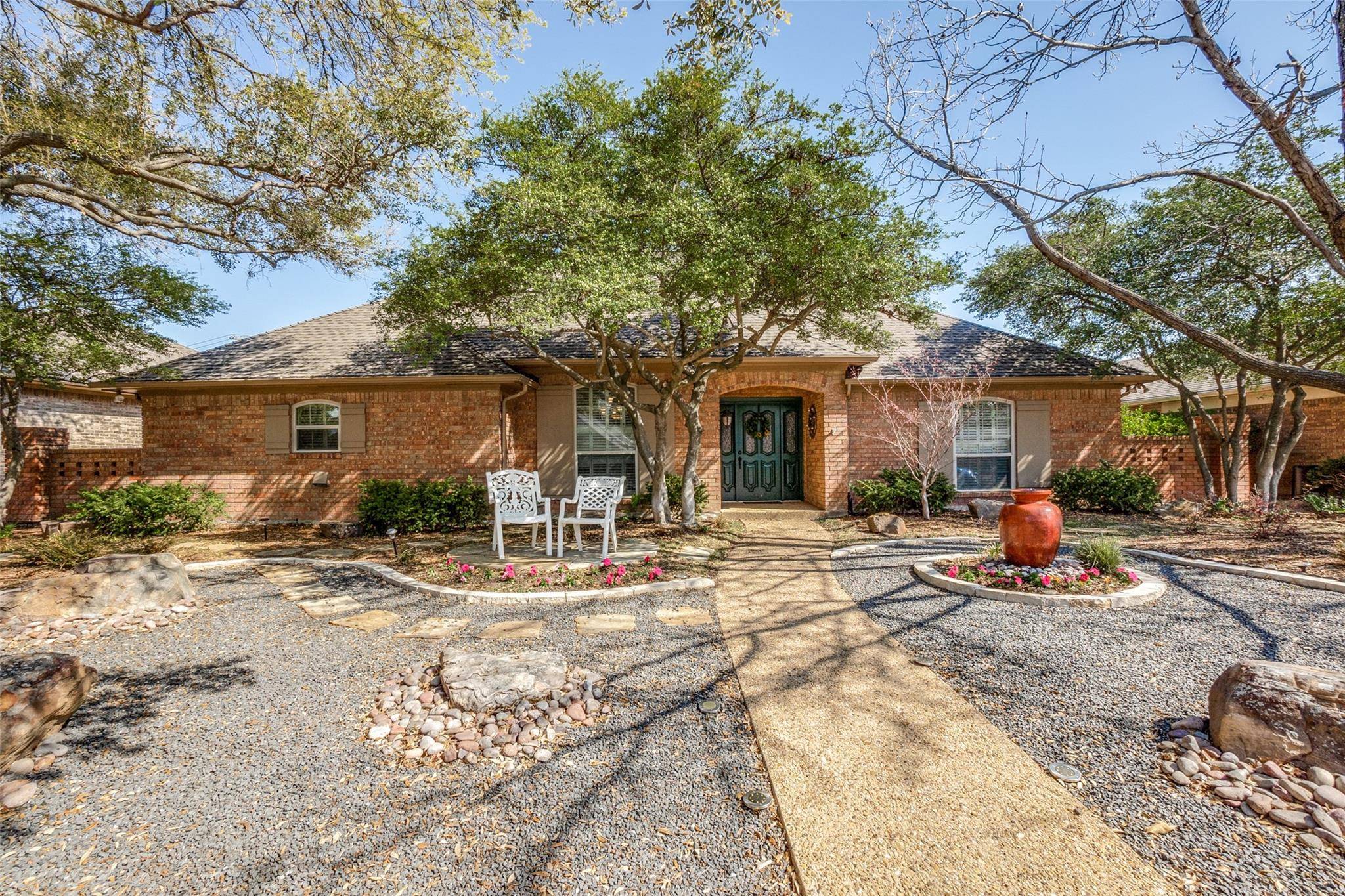 6419 Brook Lake Drive,  Dallas,  TX 75248