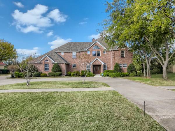 2875 S Lakeview Drive, Cedar Hill, TX 75104