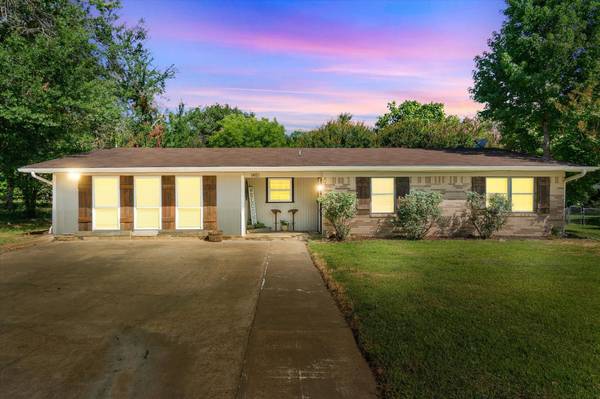 1451 Forrest Drive, Canton, TX 75103