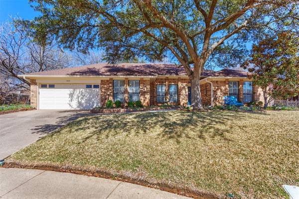 1002 Woodhaven Court, Euless, TX 76039