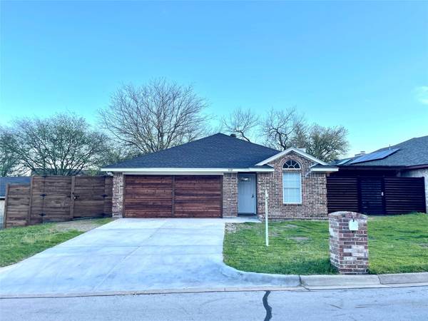 910 Rolling Meadows Drive, Arlington, TX 76015