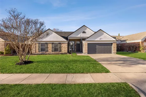 220 Commonwealth Circle, Grand Prairie, TX 75052