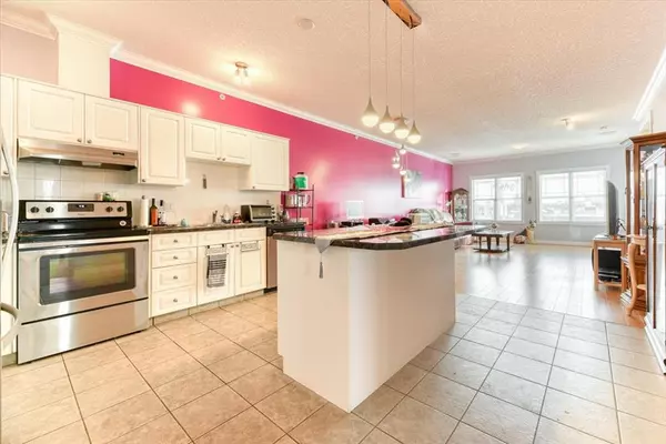 Calgary, AB T3K 4P9,1777 1 ST NE #303