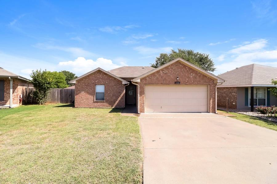 820 Rambling Court, Granbury, TX 76049