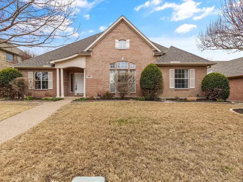 7012 Brierhollow Court, Fort Worth, TX 76132