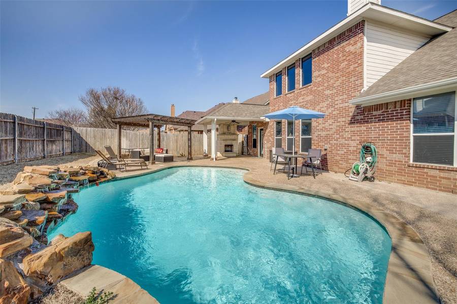 909 Dogwood Drive, Burleson, TX 76028