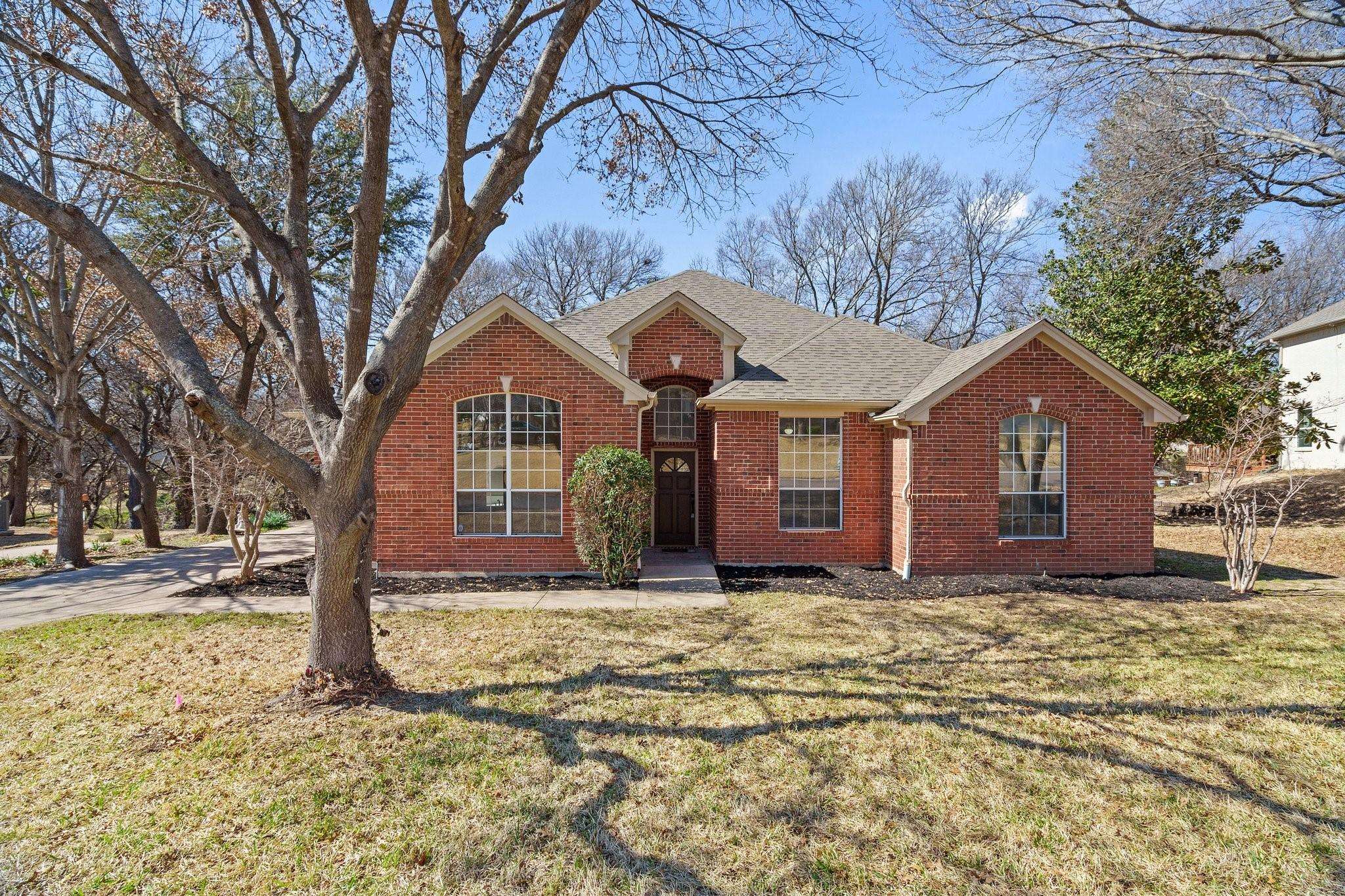 8801 Glen Hollow Drive, Fort Worth, TX 76179