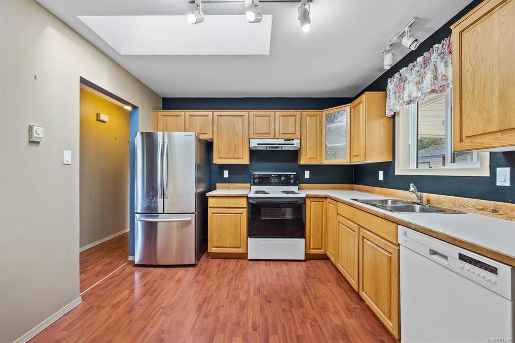 Comox, BC V9M 1Z8,2023 Bolt Ave