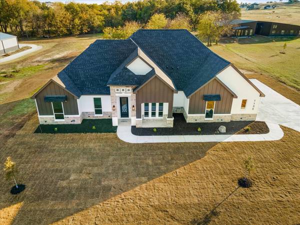 1135 Paradise Parkway, Poolville, TX 76487