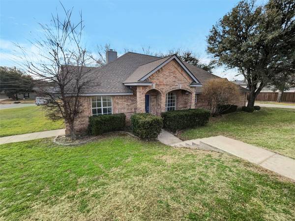 8804 Lake Country Drive, Fort Worth, TX 76179