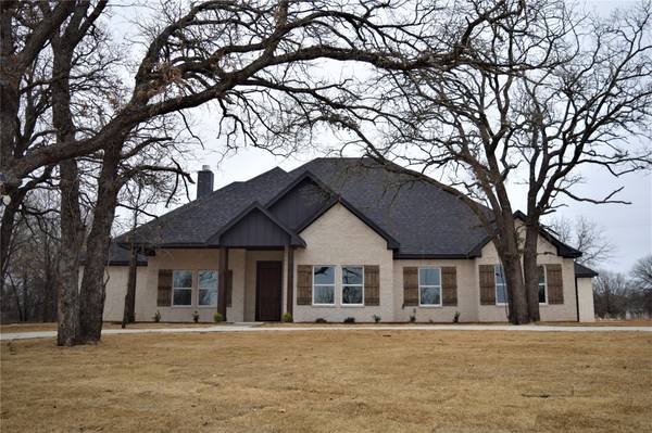 104 Villa Court, Poolville, TX 76487