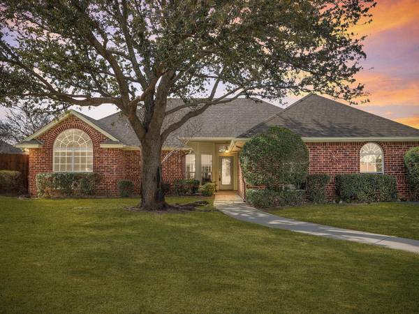 729 Bent Tree Court, Hurst, TX 76054