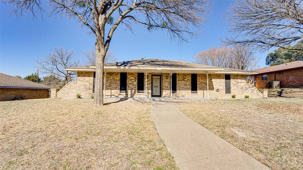 221 Abbey Lane, Desoto, TX 75115