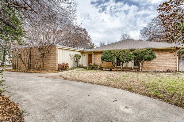 918 N Cedar Ridge Drive, Duncanville, TX 75116