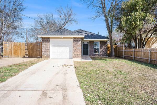 438 Sabine Avenue, Cleburne, TX 76031