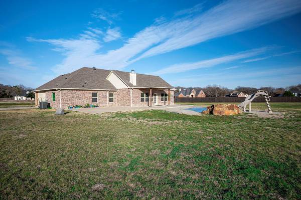 101 S Bear Creek Lane, Cresson, TX 76035