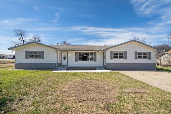 1816 S Colorado, Coleman, TX 76834