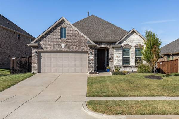 916 Spring Falls Drive, Mckinney, TX 75071