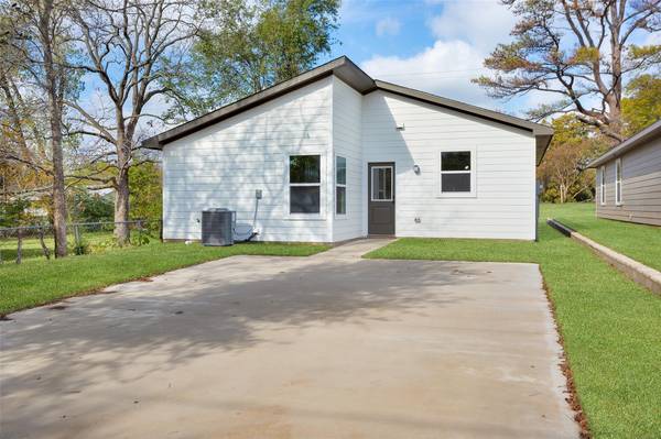 606 E Texas Street, Denison, TX 75021