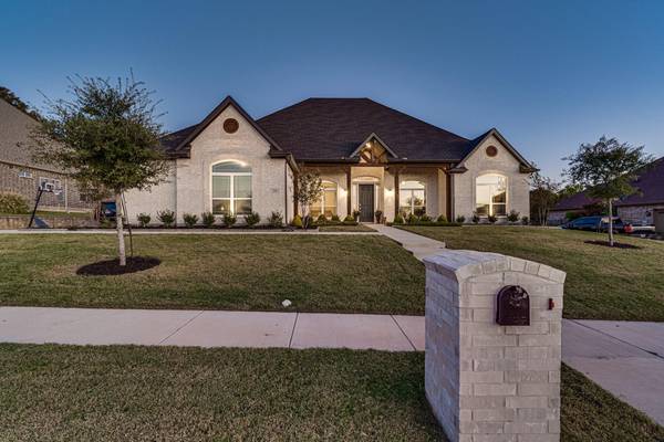 136 Ocotillo Drive,  Waxahachie,  TX 75165