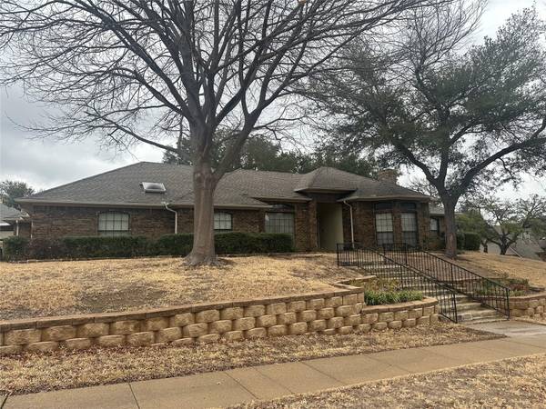 2722 Country Valley Road, Garland, TX 75043